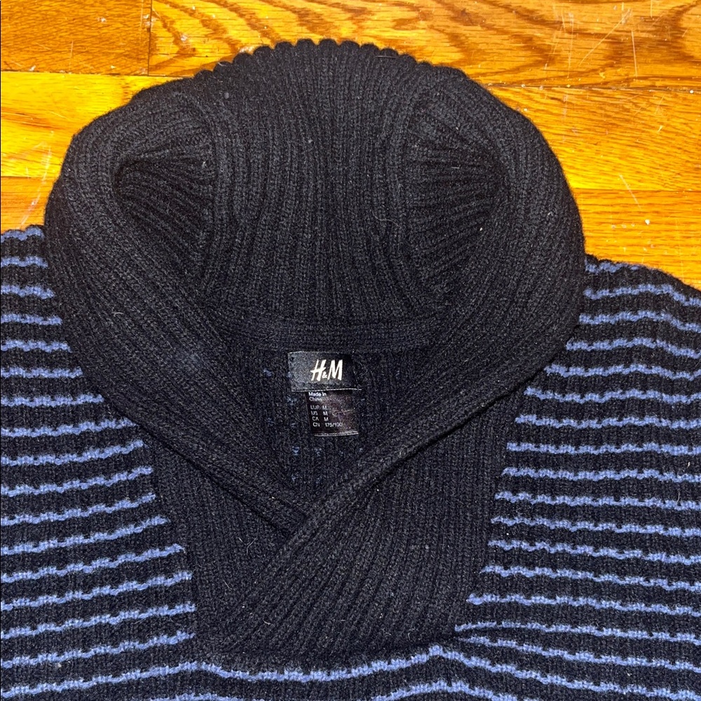 🌴⭐️ H&M Navy/Black Striped Sweater
